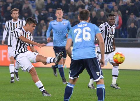 Stop, controllo e tiro: l'abc del calcio nel 2-0 siglato Dybala. Ansa